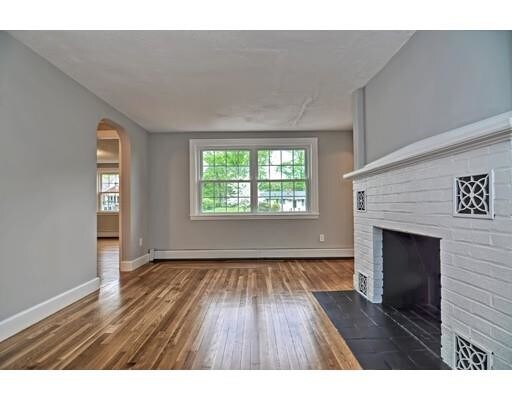 Foto del edificio - 31 Robert Hill Dr