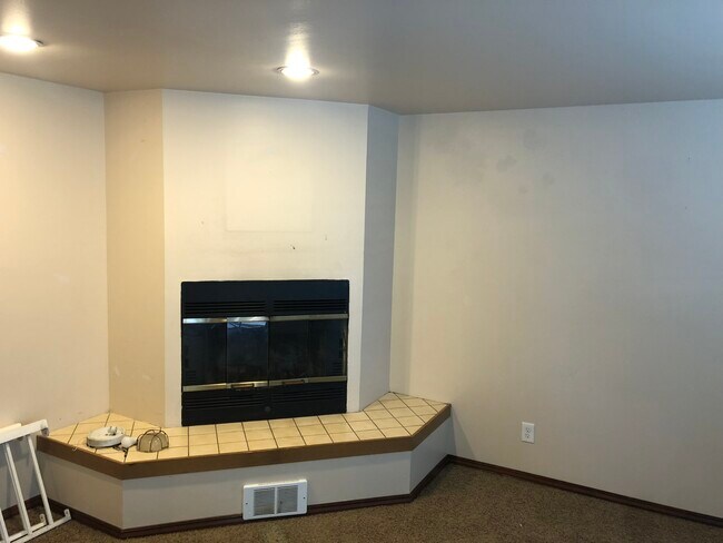 Living room - 3900 Linden Ave N
