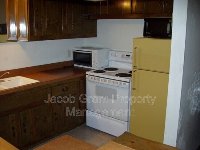 Foto del edificio - 965 1/2 N Boulevard