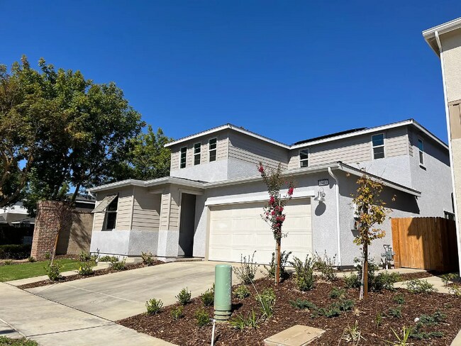 Building Photo - 2403 Explorador Dr