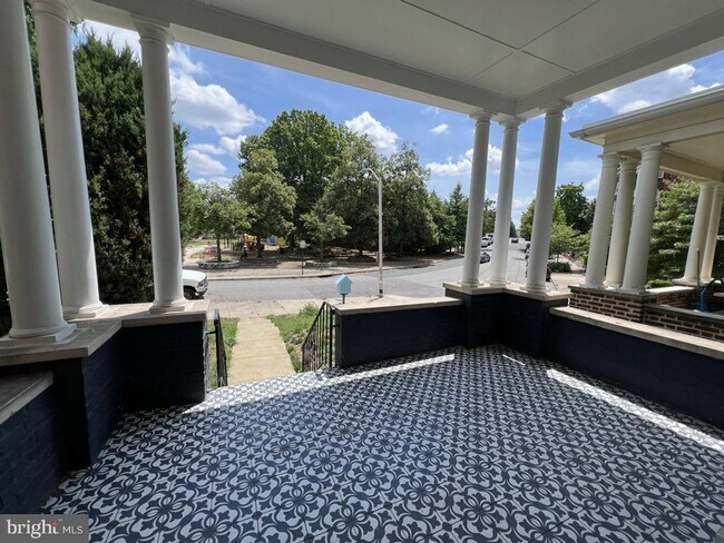 Building Photo - Gorgeous historic renovated 4bd 3bth home ...