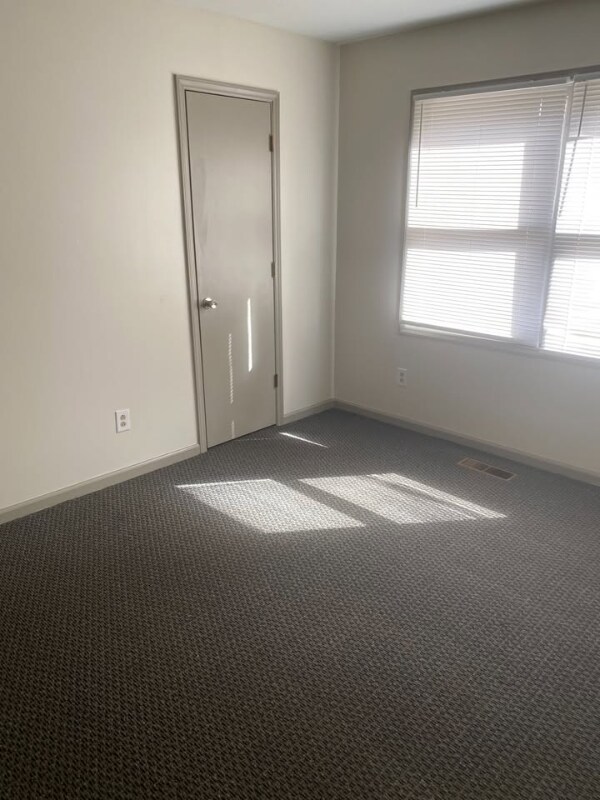 Foto del edificio - 443 9th Ave NE