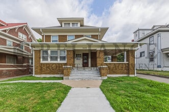 Building Photo - 3422 E Douglas Ave