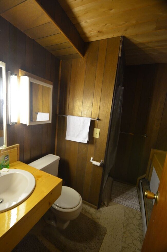 Foto del edificio - Garden level one bedroom apartment in the hills above BRECK.  Pets OK!  Includes HEAT and electri...