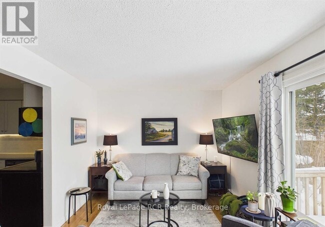 Building Photo - 638 Hunter St