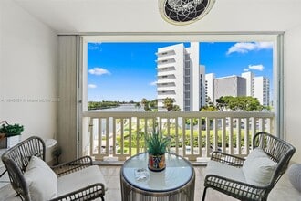 Building Photo - 9111 E Bay Harbor Dr
