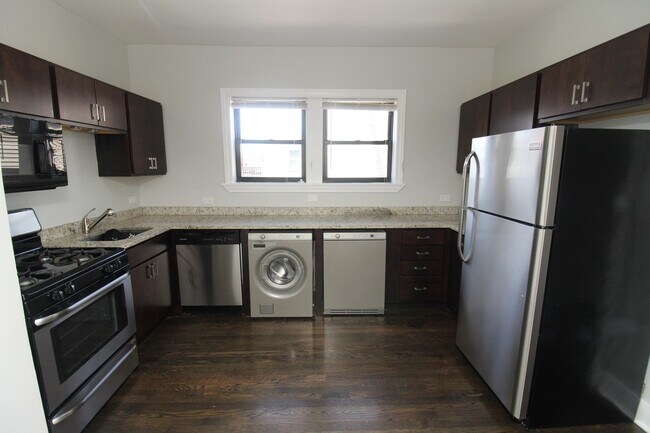 Building Photo - 1542 W Waveland Ave