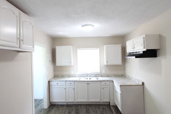 Building Photo - Belview Beauty!  Cute ! Cute! Cute! New on the Market and Newly Renovated!