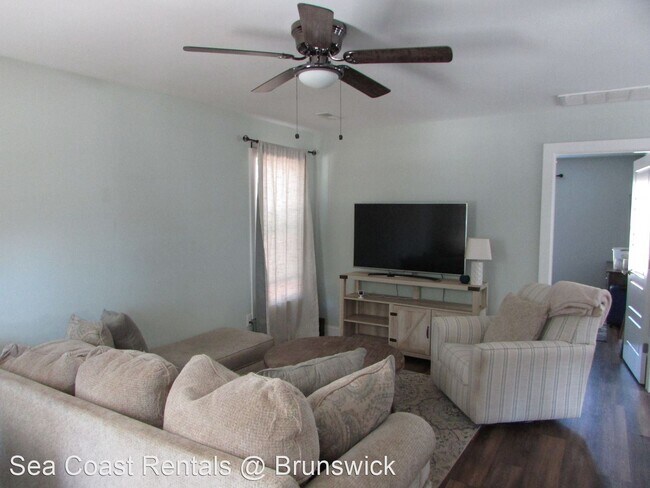 Building Photo - 2 br, 2 bath House - 1005 Fillmore Road
