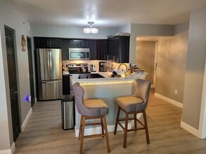 Building Photo - 208 Villa Cir