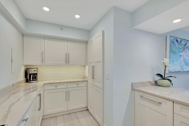 Building Photo - 450 Ocean Dr