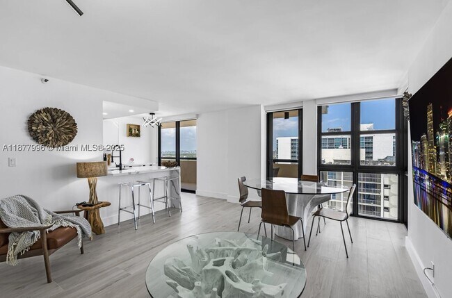 Foto del edificio - 2555 Collins Ave