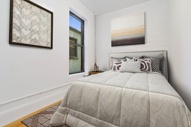 Foto del edificio - 331 W 16th St