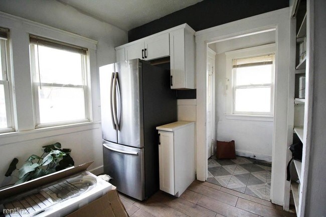 Building Photo - 1466 Wyandotte Ave