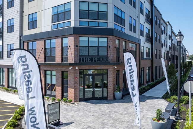Entrada - The Pearl at Station Bay