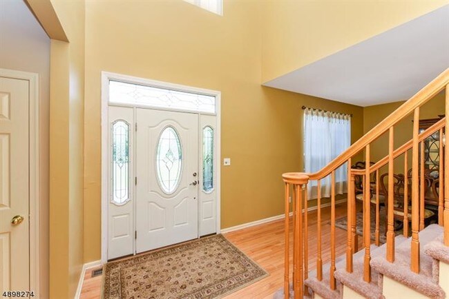 Building Photo - 6 ARROWHEAD Ln