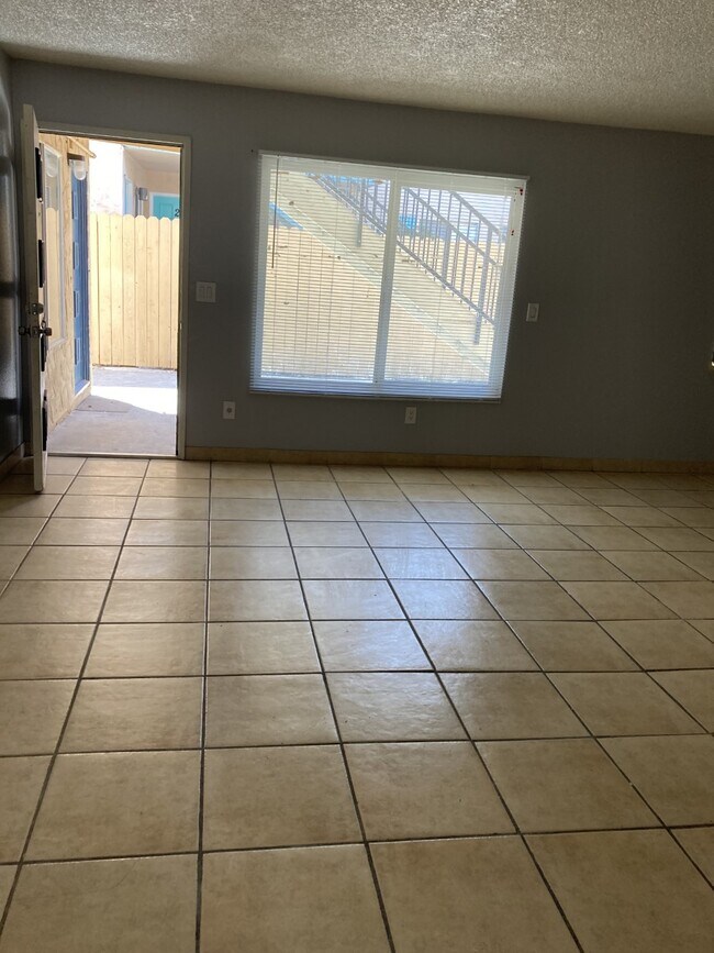 Building Photo - 2621 Highland Ave