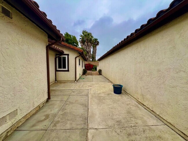 Building Photo - 4755 Maclura St