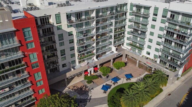 Foto del edificio - 7825 NW 107th Ave