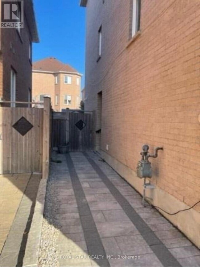 Building Photo - 14 Chayna Crescent