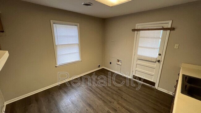 Foto del edificio - 1320 Weymouth St