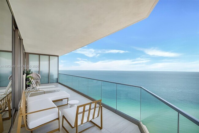 Foto del edificio - 18975 Collins Ave