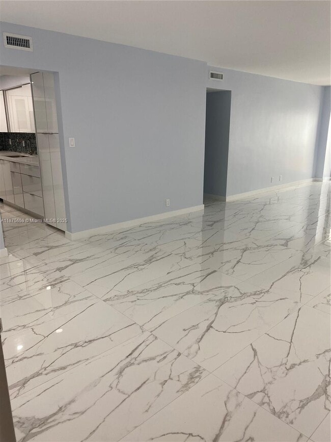 Building Photo - 9225 Collins Ave