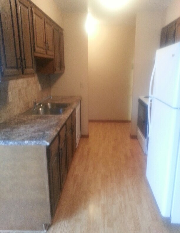 Apartment - 724 W 17th St