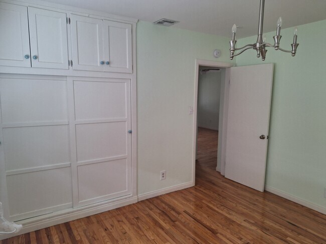 Dormitorio - 16663 Victory Blvd