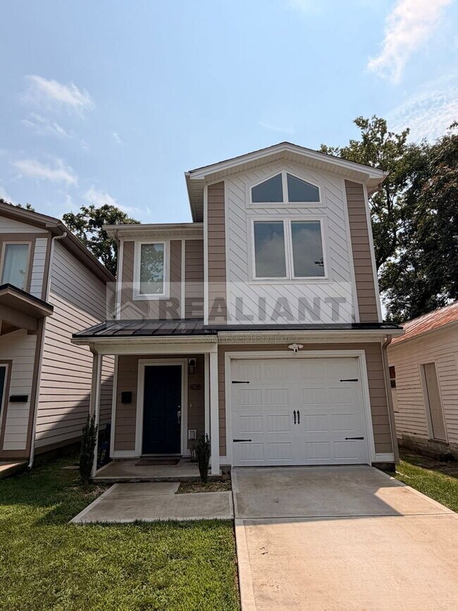 Building Photo - 438 Kenton St