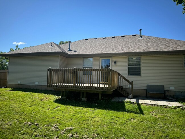 Building Photo - 3 Bedrooms! 2 Bath! Kickapoo Schools! $1695