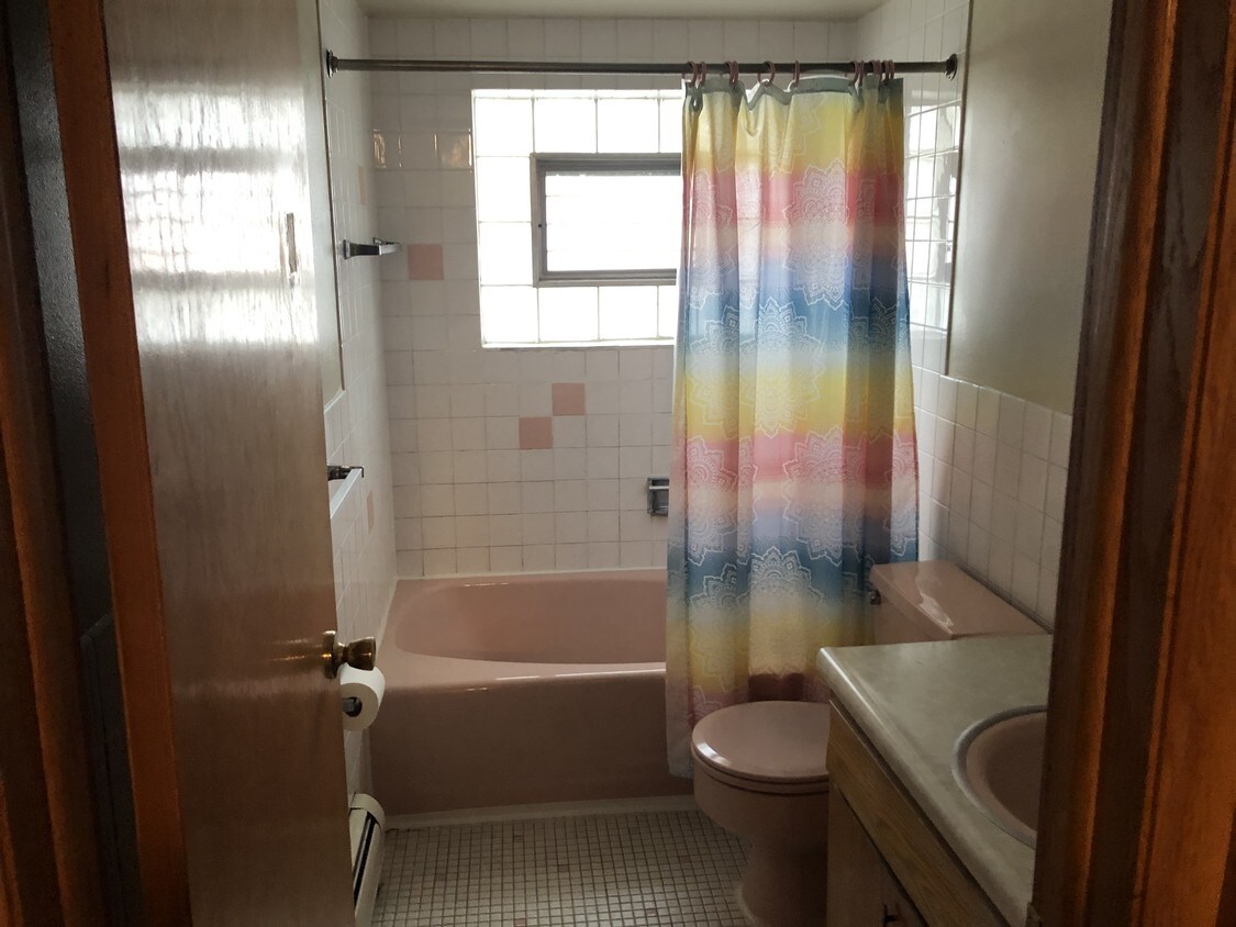 baño - 6019 W Higgins Ave