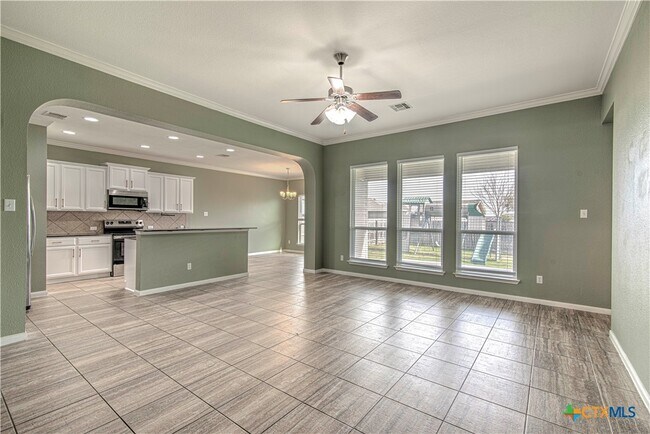 Foto del edificio - 808 Wyndham Hill Pkwy