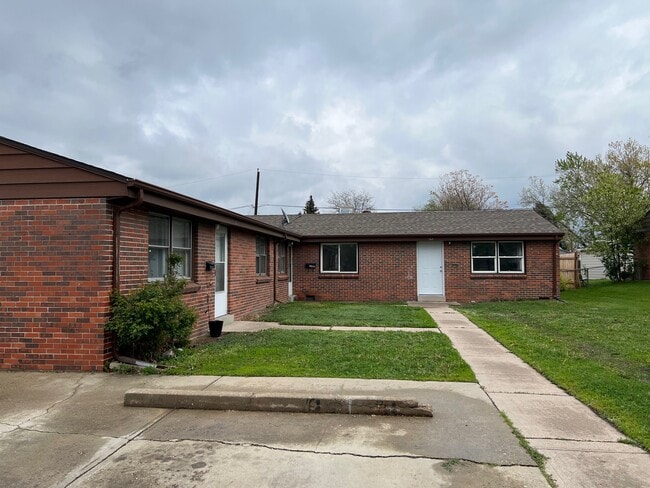 Building Photo - 764 S Wolff St
