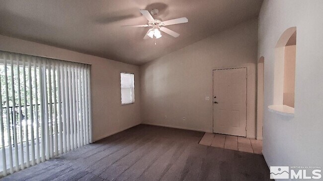 Foto del edificio - 6850 Sharlands Ave.