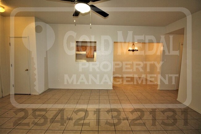 Building Photo - 2802 Alma Dr
