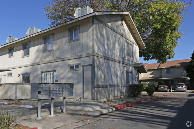 Foto del edificio - Peppertree Apartments