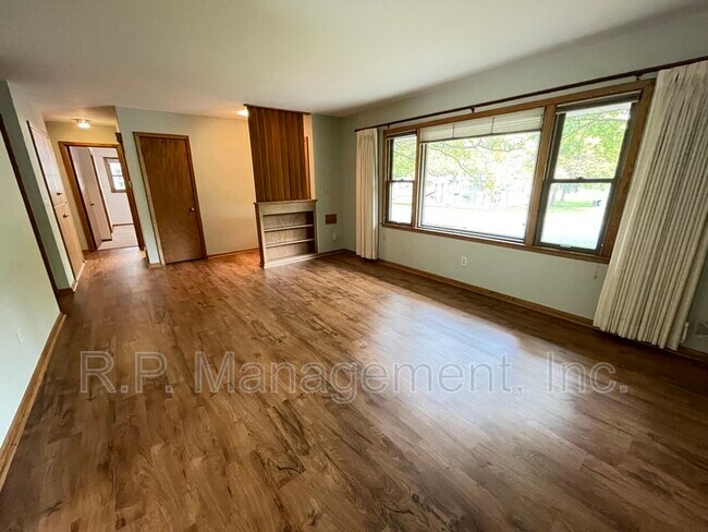 Foto del edificio - 6240 Jupiter Rd NE