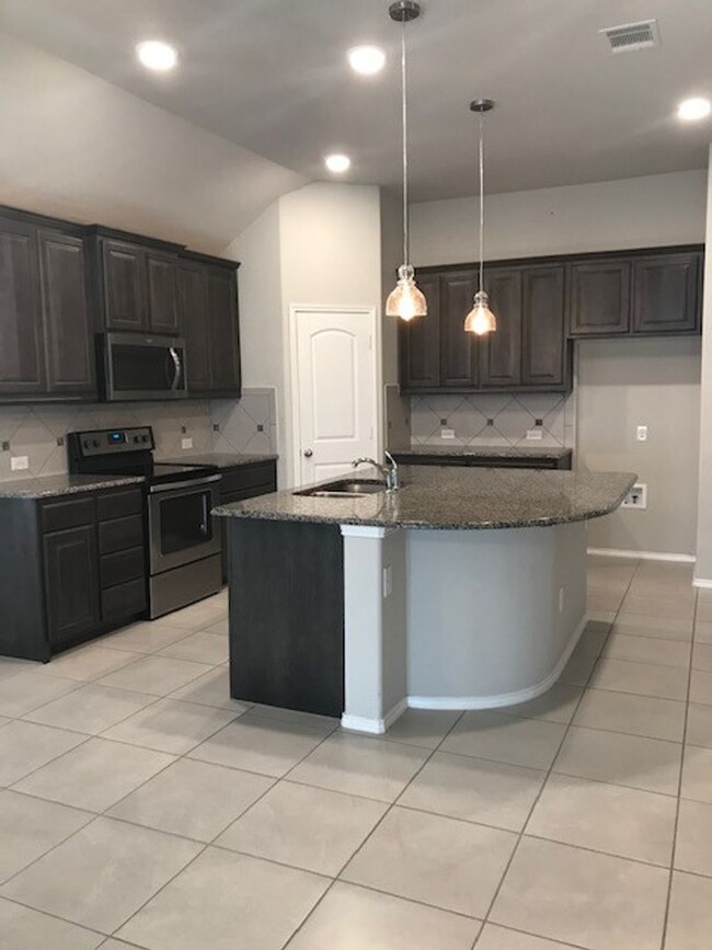 Building Photo - Coming Soon!! 3/2/2 Heights of Weatherford...