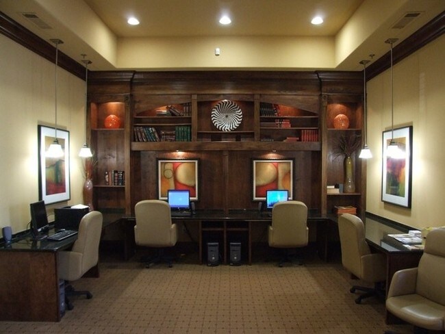 Foto del edificio - HERNDON LOCATION ALONG THE SILVER LINE METRO