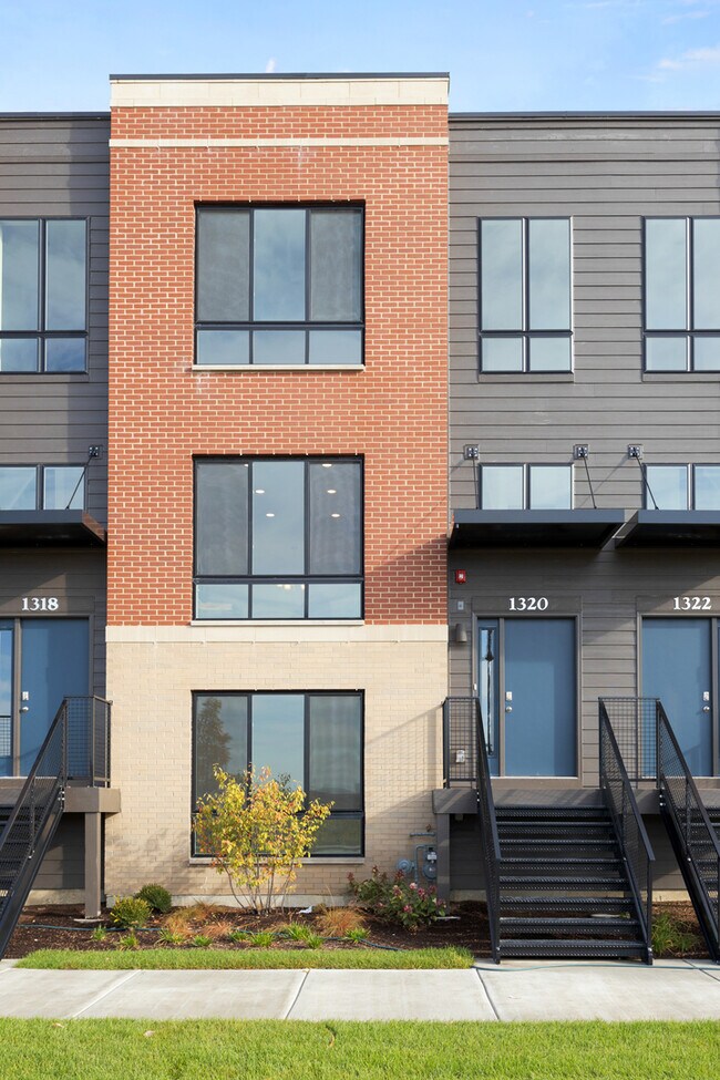 Building Photo - 1320 Lakepointe Dr
