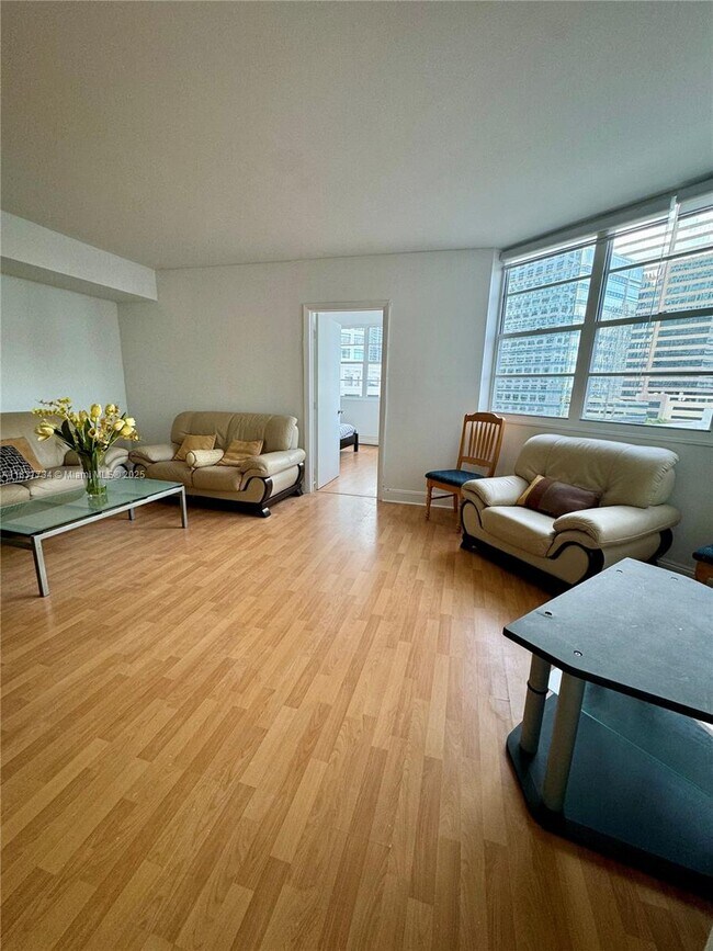 Foto del edificio - 825 Brickell Bay Dr