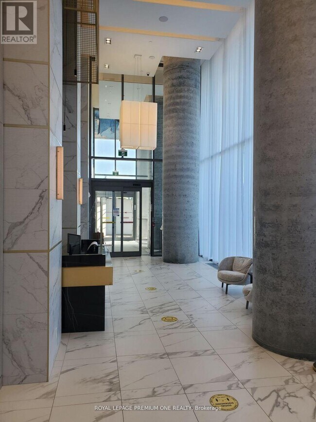 Building Photo - 950 Portage Pkwy