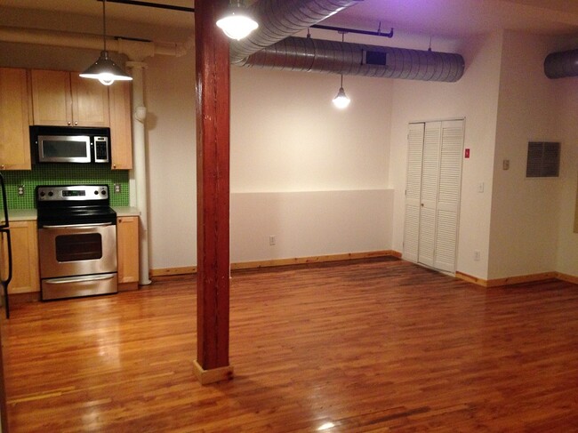 Building Photo - 325 Lafayette St