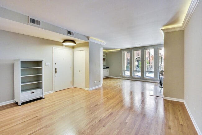 Building Photo - 39 E Schiller St