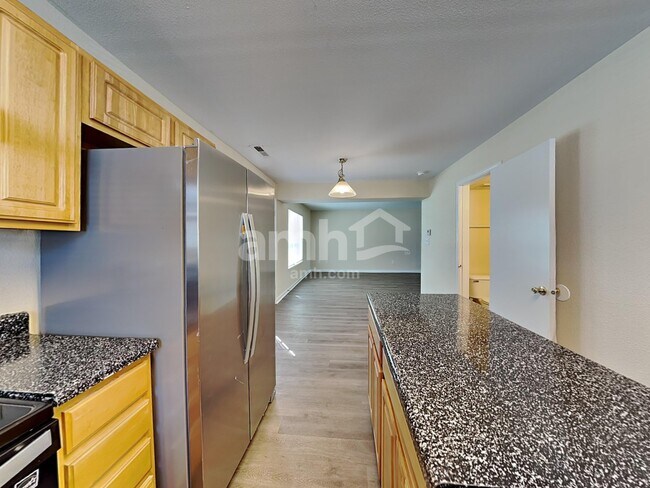 Foto del edificio - 4007 Steelewater Way