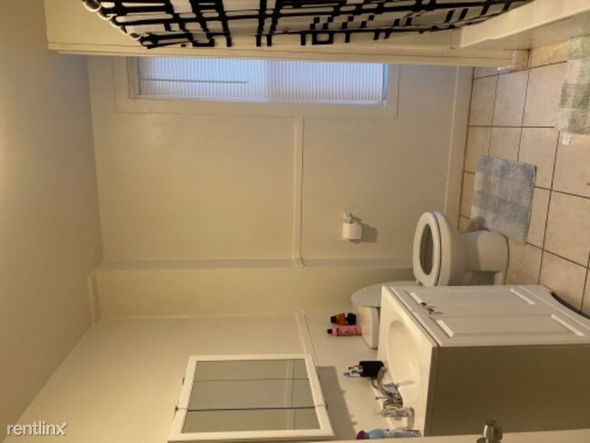 Building Photo - 4 br, 1 bath Apartment - 656 second st