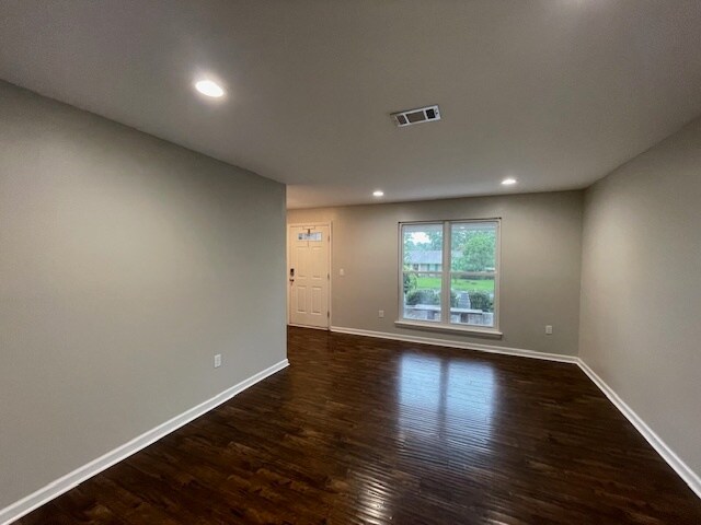 Foto del edificio - 4425 Whisperwood Dr