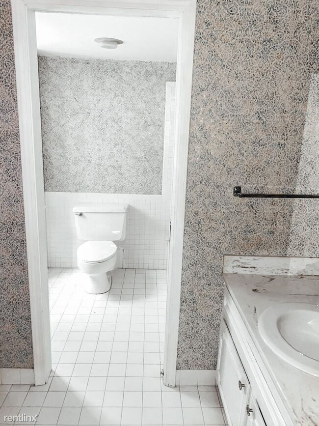 Building Photo - 3 br, 2.5 bath Townhome - 2019 Stoney Broo...