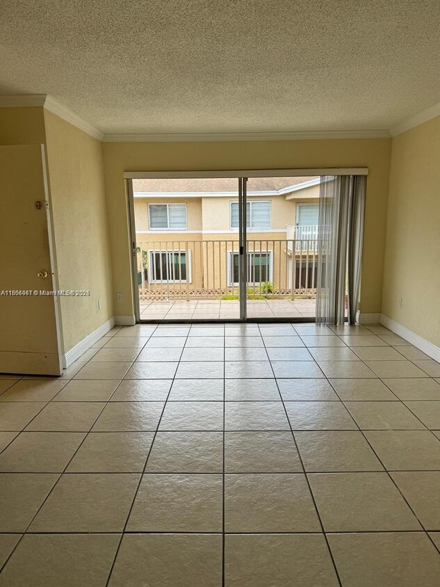 Foto principal - 4180 NW 79th Ave